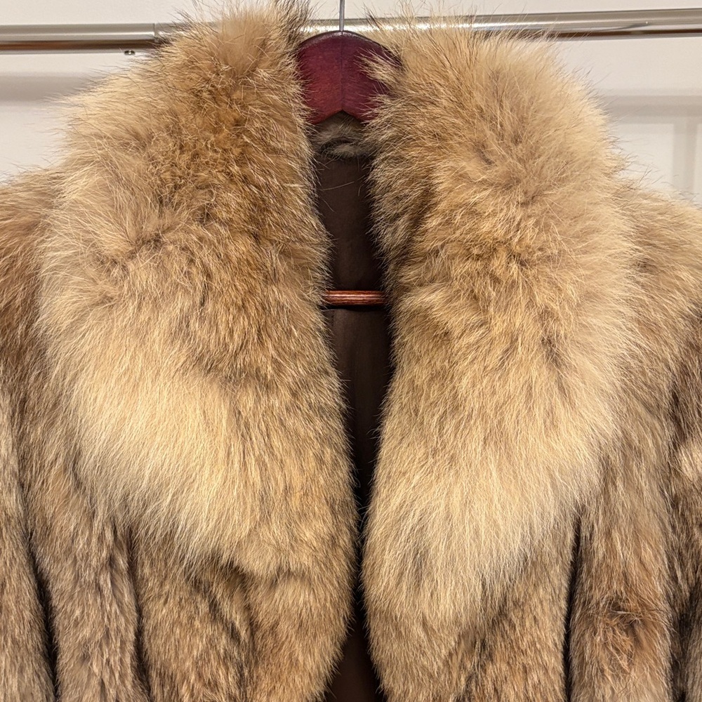 Luxurious Vintage Coyote Tan Fur Coat Medium - Picture 2 of 8